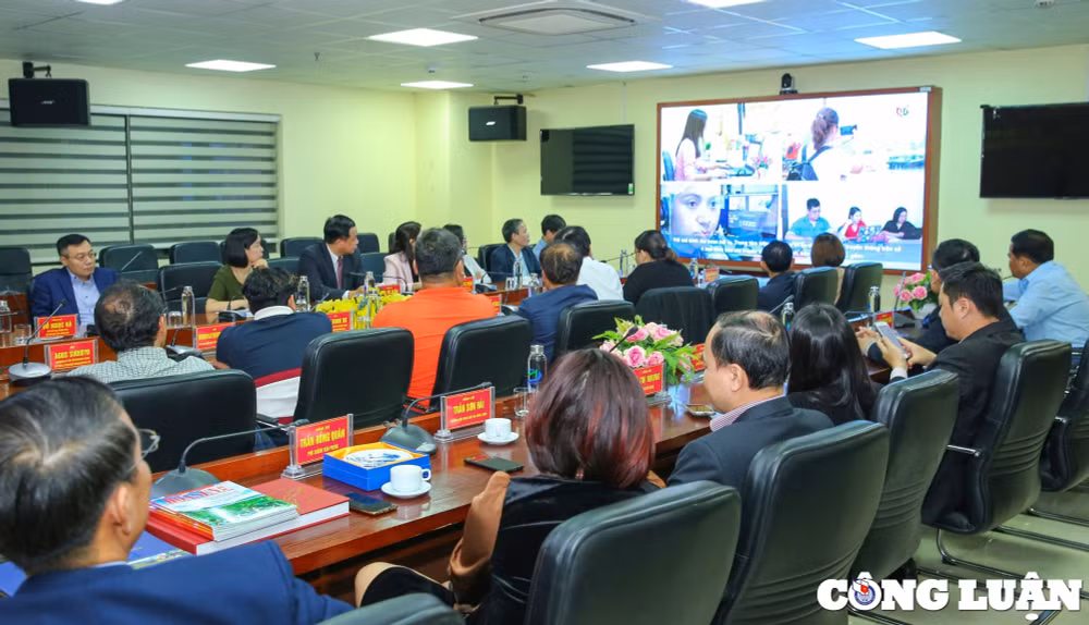 doan bao chi asean tham va lam viec tai quang ninh hinh 2