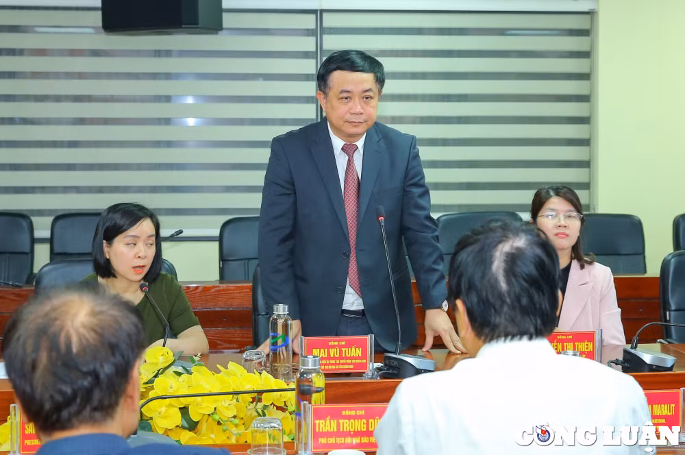 doan bao chi asean tham va lam viec tai quang ninh hinh 1