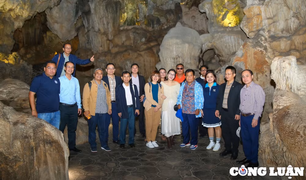 doan bao chi asean tham va lam viec tai quang ninh hinh 8