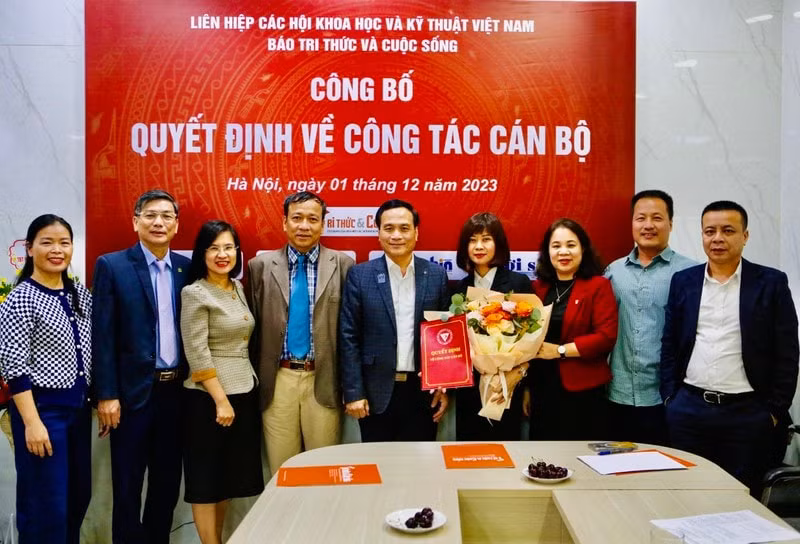 ba nguyen thi mai huong duoc bo nhiem giu chuc tong bien tap bao tri thuc va cuoc song hinh 3