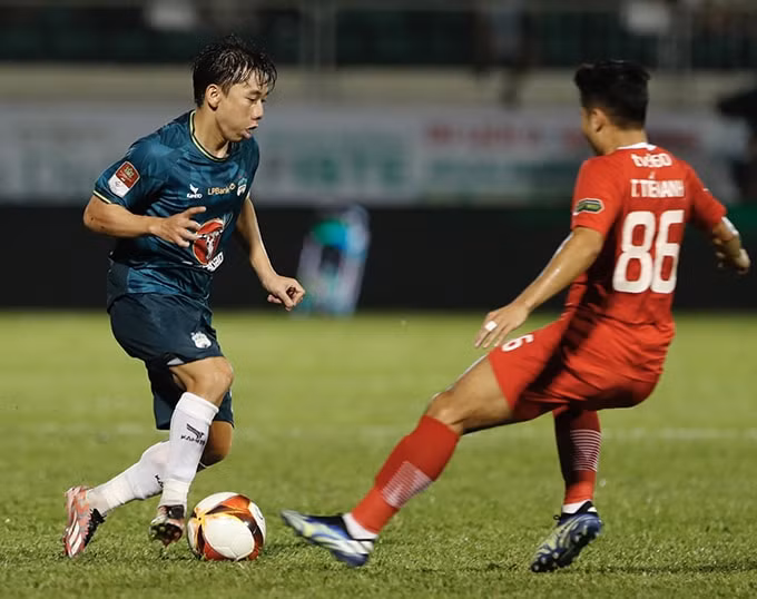 thua nguoc the cong viettel hagl chim duoi day bang xep hang vleague 2023 24 hinh 1