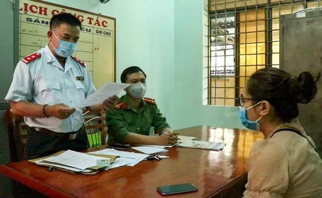 Đăng tin giả quảng cáo thuốc kháng sinh virus corona trên Facebook, đối tượng L.H.P.Y (SN 1994, trú TP. Quảng Ngãi) đã bị cơ quan chức năng địa phương xử phạt.