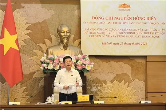 Khẩn trương hoàn thiện các dự án luật, nghị quyết trình Quốc hội