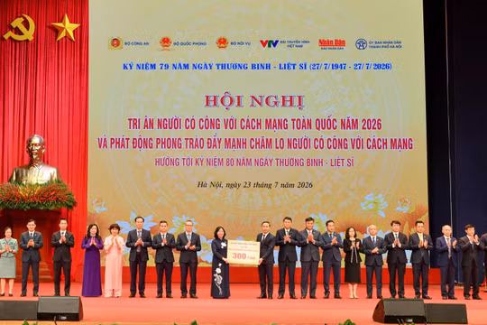 Agribank cùng ngành Ngân hàng trao tặng 300 tỷ đồng ủng hộ phong trào đẩy mạnh chăm lo người có công với cách mạng