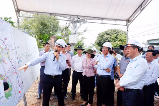 Phó Chủ tịch Quốc hội Nguyễn Hồng Diên khảo sát tiến độ các dự án giao thông trọng điểm phía Nam
