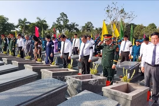 Truy điệu, an táng 158 hài cốt liệt sĩ quân tình nguyện và chuyên gia Việt Nam hy sinh tại Campuchia