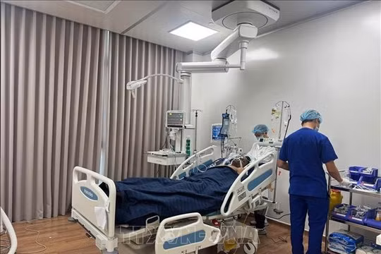 Điện chia buồn về vụ tàu du lịch gặp nạn tại An Giang