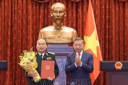 Tổng Bí thư, Chủ tịch nước Tô Lâm trao Quyết định thăng quân hàm Thượng tướng cho đồng chí Lê Quang Đạo