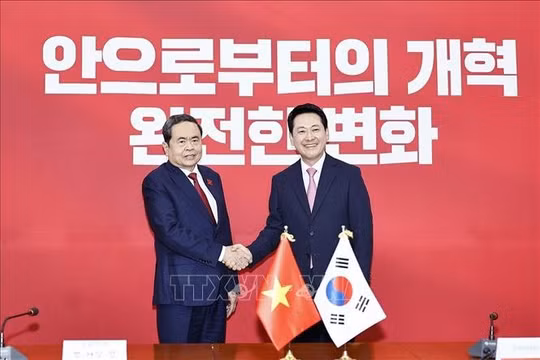 Chủ tịch Quốc hội Trần Thanh Mẫn tiếp Chủ tịch Đảng Sức mạnh Quốc dân Jang Dong Hyeok