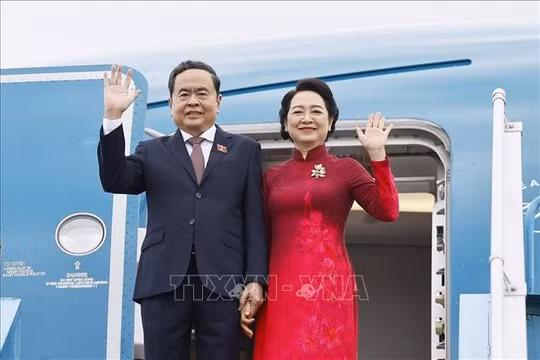 Chủ tịch Quốc hội Trần Thanh Mẫn và Phu nhân lên đường thăm chính thức Hàn Quốc và Mông Cổ