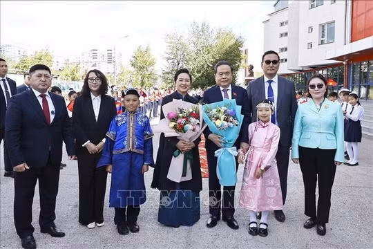 Chủ tịch Quốc hội Trần Thanh Mẫn thăm Trường mang tên Chủ tịch Hồ Chí Minh tại Mông Cổ