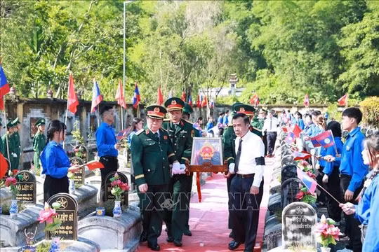 Đại tướng Nguyễn Trọng Nghĩa dự lễ truy điệu, an táng hài cốt liệt sĩ Việt Nam hy sinh tại Lào