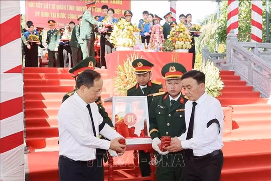 Tri ân các anh hùng liệt sĩ quân tình nguyện và chuyên gia Việt Nam hy sinh tại Lào