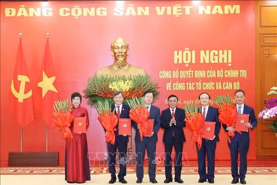 Kết luận của Bộ Chính trị về điều chỉnh phân cấp quản lý cán bộ và danh mục chức danh lãnh đạo 5 cơ quan Trung ương