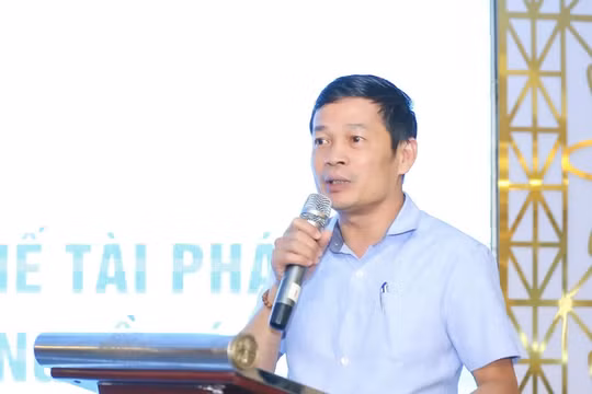 Nhà báo Nguyễn Tri Thức