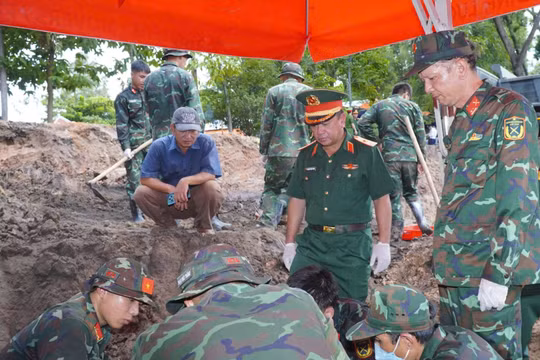 Tiếp tục tìm kiếm tại Công viên Lê Thị Riêng, thêm 10 bộ hài cốt liệt sĩ được quy tập