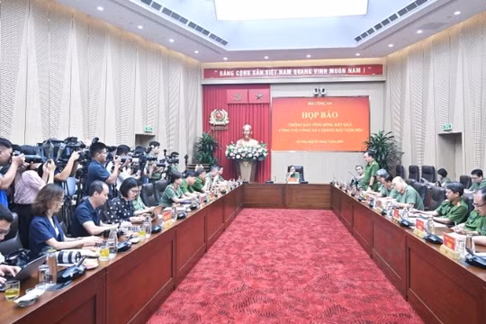 Bộ Công an triệt phá nhiều đường dây lừa bán “suất ngoại giao” nhà ở xã hội, khởi tố 13 bị can