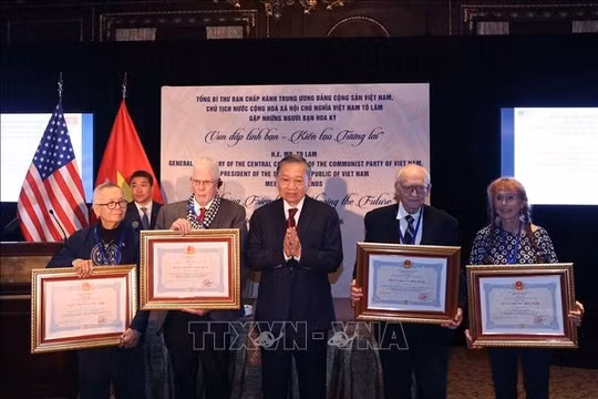 Vun đắp tình hữu nghị, kiến tạo tương lai Việt Nam - Hoa Kỳ