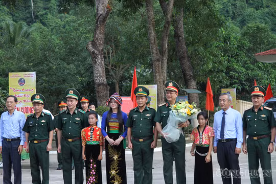 Trao yêu thương, vun đắp niềm tin nơi biên cương Tổ quốc