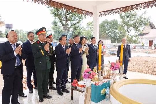 Tri ân các Anh hùng liệt sĩ tại Lào