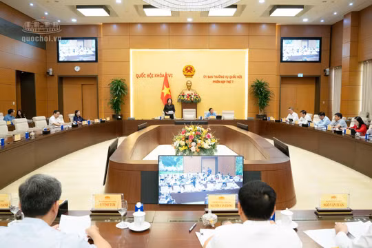 Ủy ban Thường vụ Quốc hội: Làm rõ tính khả thi của mục tiêu tăng trưởng từ 10% trở lên