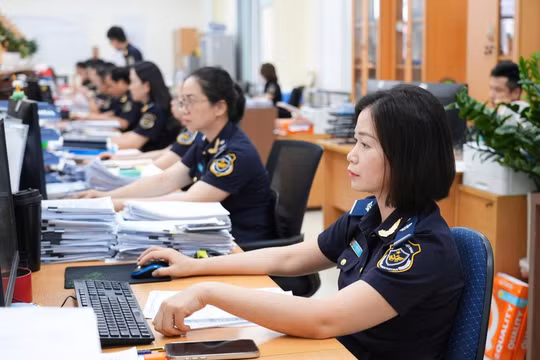 Đề xuất ô tô dưới 16 chỗ, rượu, bia, thuốc lá, xăng phải làm thủ tục tại cửa khẩu nhập