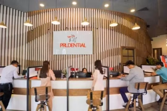 Prudential Việt Nam: Doanh thu phí bảo hiểm hụt hơn 3.600 tỷ đồng trong một năm, gần như toàn bộ Ban Tổng Giám đốc bị 'thay máu'