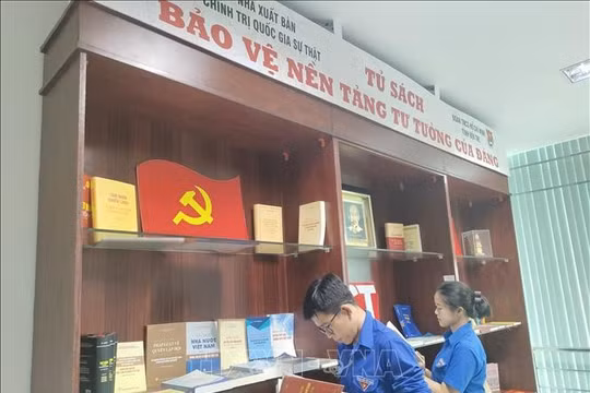Chỉ thị số 10-CT/TW: Đổi mới giáo dục lý luận chính trị và lý tưởng cách mạng