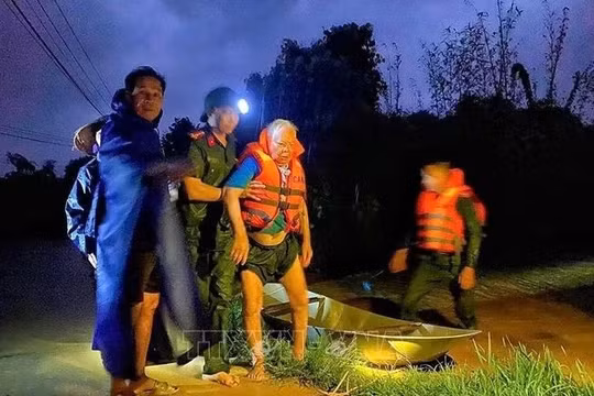 Bộ Công an huy động tối đa lực lượng ứng phó, khắc phục hậu quả mưa lũ