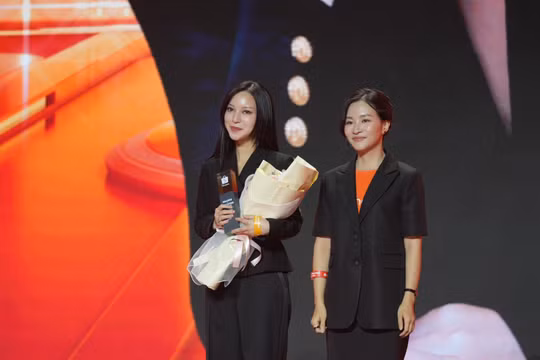 Shopee tiếp tục vinh danh Hannah Olala với giải thưởng 'Best Premium Livestream Star' năm thứ ba liên tiếp