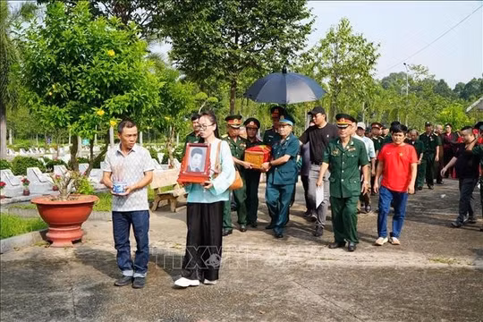 Đồng Nai: Tổ chức cất bốc và tiễn đưa hài cốt liệt sĩ về quê an táng