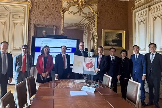 Tiếp nhận tư liệu lưu trữ của Pháp phục vụ công tác nghiên cứu, sưu tầm và trưng bày