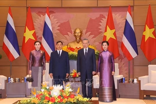 Nhà vua Thái Lan và Hoàng hậu kết thúc tốt đẹp chuyến thăm Việt Nam