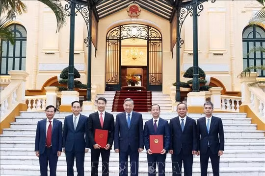 Tổng Bí thư, Chủ tịch nước trao Quyết định bổ nhiệm 2 Đại sứ Việt Nam tại nước ngoài