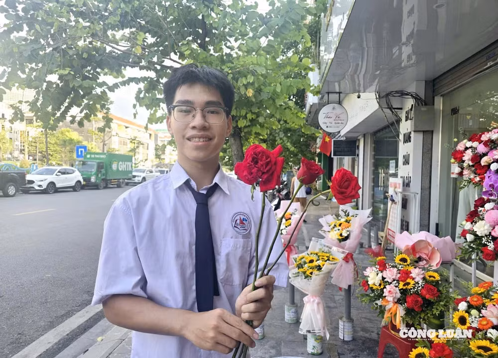 anh-4-ha-long-sac-hoa-ruc-ro-ngay-20-10.jpg