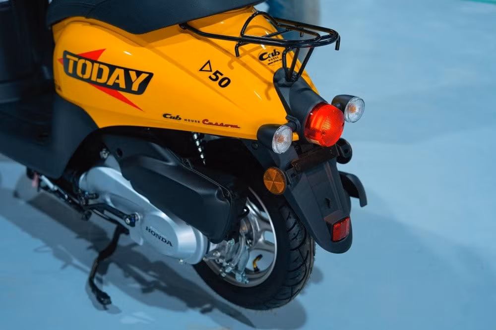 Động cơ 50cc có mức tiêu thụ nhiên liệu chỉ 1,8 lít/100 km - Ảnh: Club House