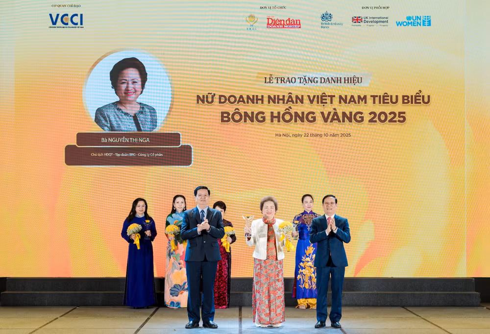 01 Madame Nguyễn Thị Nga - Chủ tịch Tập đoàn BRG lần thứ 6 vinh dự nhận danh hiệu TOP 10 “Nữ doanh nhân Việt Nam tiêu biểu – Bông hồng Vàng”