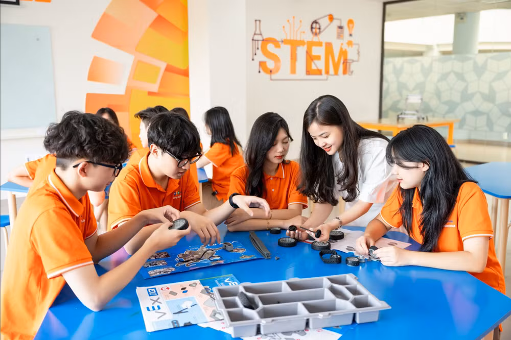 chuong-trinh-stem-2-scaled.jpg