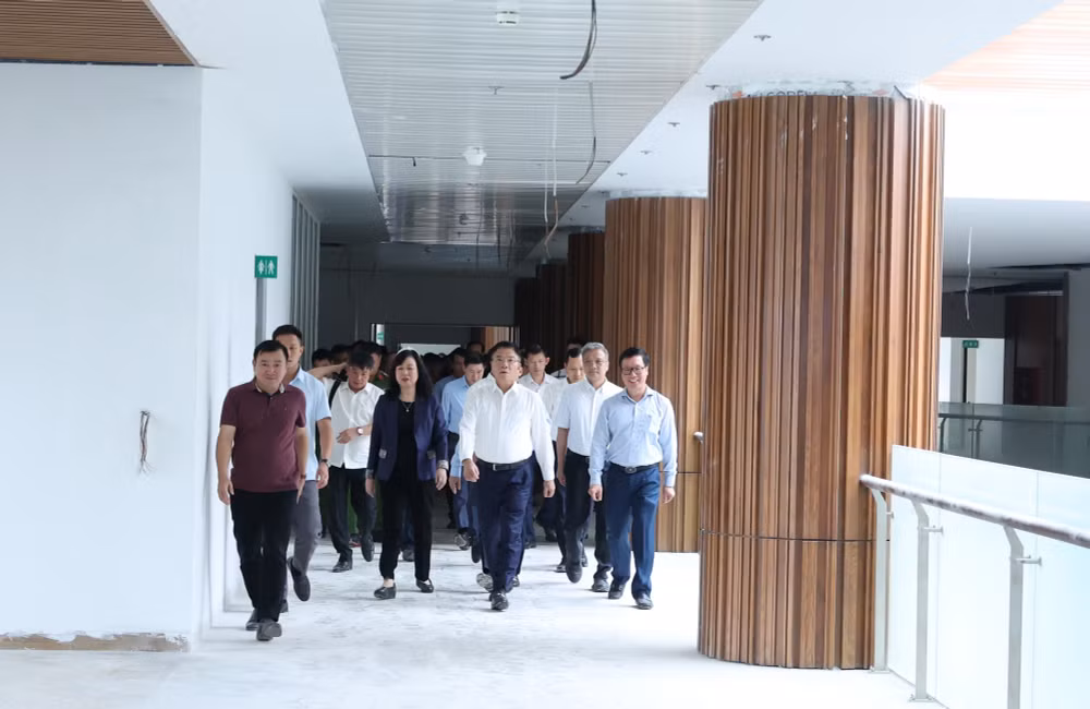 Phó Thủ tướng Lê Thành Long kiểm tra, đôn đốc tiến độ dự án cơ sở 2 Bệnh viện Bạch Mai và Việt Đức- Ảnh 3.