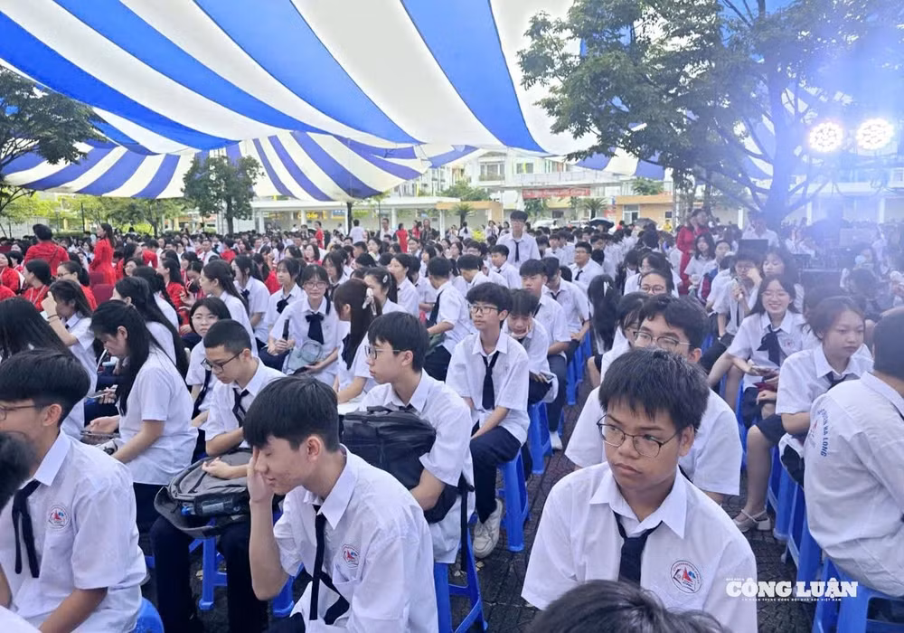 anh-2-sap-nhap-giam-gan-mot-nua-truong-hoc.jpg