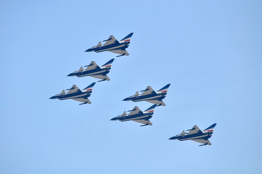 may bay J-10