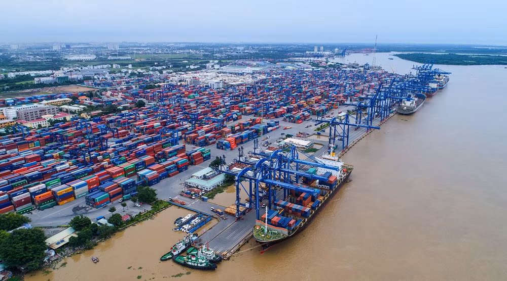 Tọa lạc ở phường Cát Lái, TP Hồ Chí Minh, Cảng Cát Lái hiện là cảng container quốc tế lớn và hiện đại nhất Việt Nam.