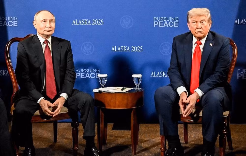 Tổng thống Nga Vladimir Putin và Tổng thống Mỹ Donald Trump tại cuộc họp ở Alaska hồi tháng 8/2025. Ảnh: TASS