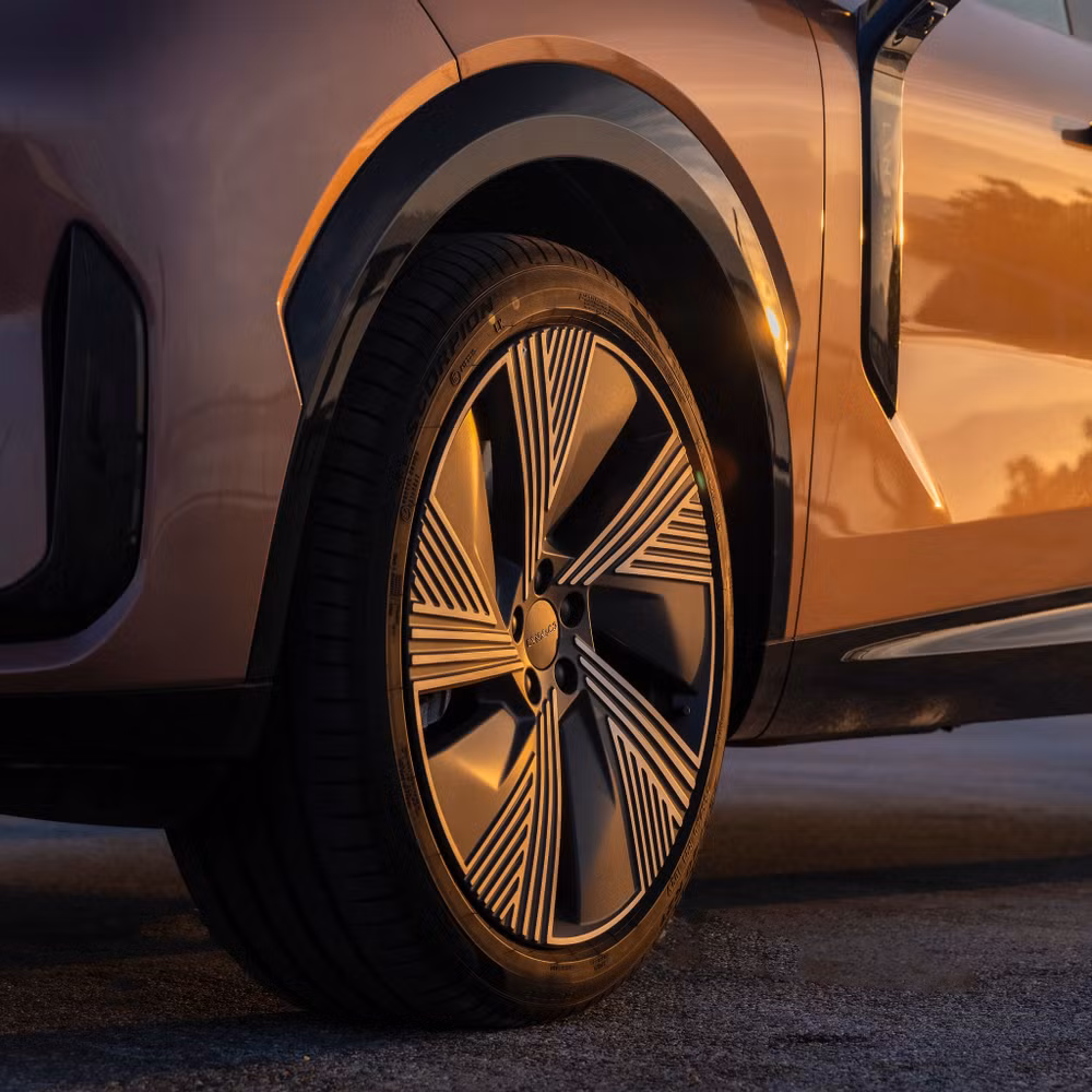 lynk-co-08-chitiet-ngoaithat-7.jpg