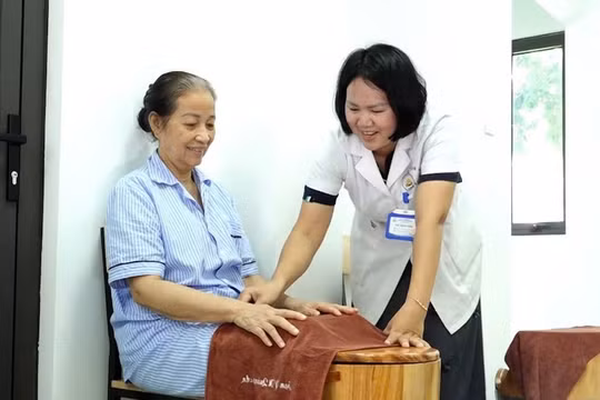 Chăm sóc người cao tuổi ban ngày: Hướng đi mới trong bối cảnh già hóa dân số