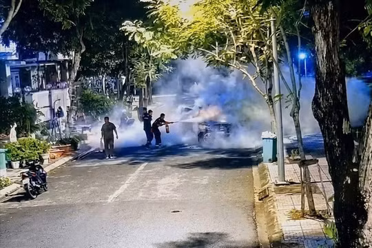 Camera AI phát hiện ô tô bốc cháy, công an kịp thời khống chế hỏa hoạn