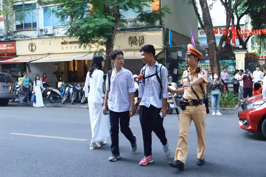 Đảm bảo trật tự an toàn giao thông phục vụ kỳ thi tuyển sinh vào lớp 10 và tốt nghiệp THPT năm 2026 trên địa bàn Hà Nội. Ảnh: TL.