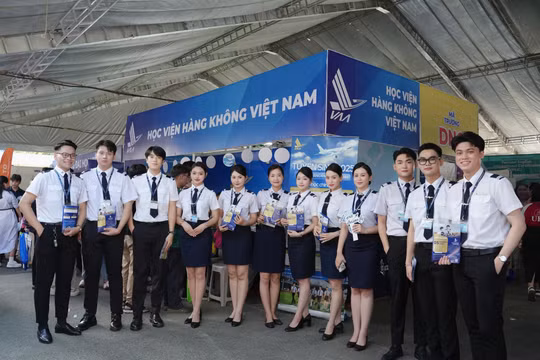 Điểm chuẩn Học viện Hàng không: Ngành 27,5 điểm, ngành bất ngờ xuống 18 điểm