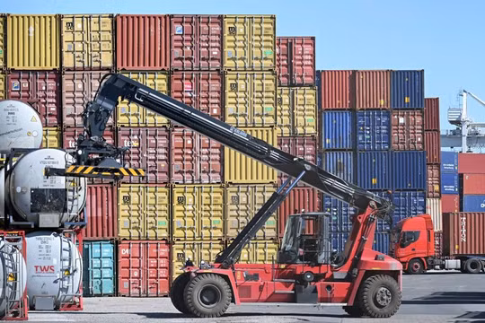 Các container hàng hóa nhập khẩu từ Trung Quốc sang Mỹ. Ảnh: Izvestia