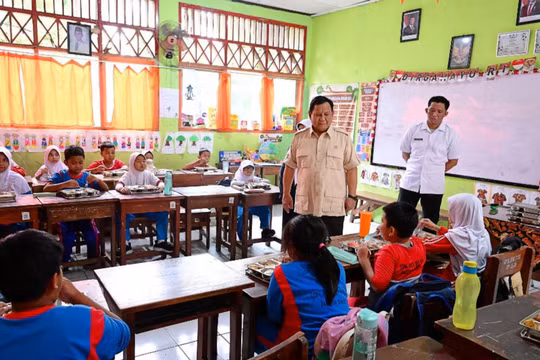 Indonesia tạm dừng chương trình bữa ăn miễn phí và thu hẹp quy mô để tiết kiệm ngân sách